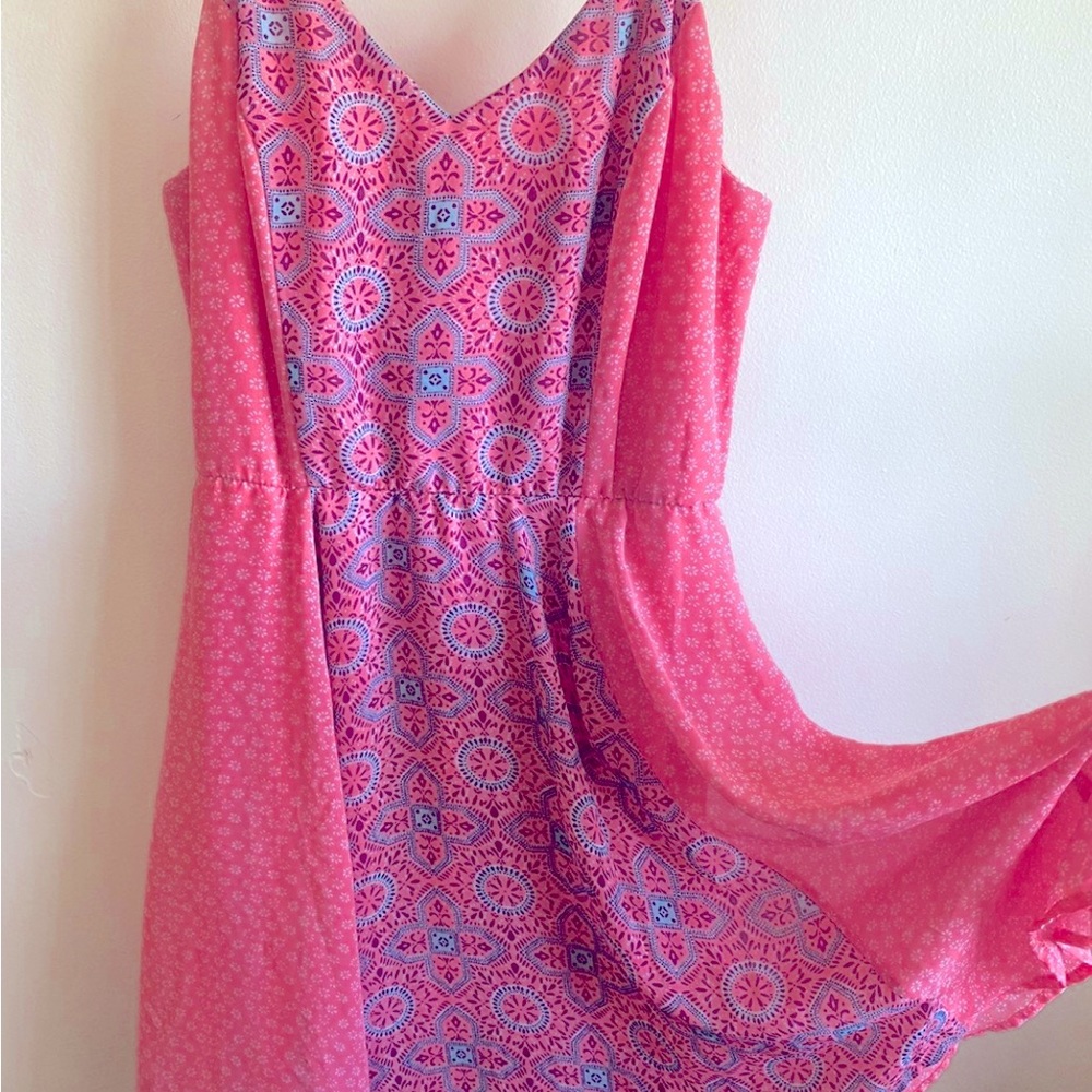 Beautiful flowy patterned pink dress!!